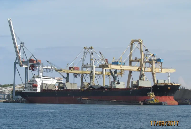 AVIGATOR Bulk Carrier IMO 9222340 photo 2