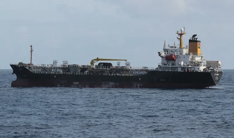 AT GLORY Tanker IMO 9223710 photo 9