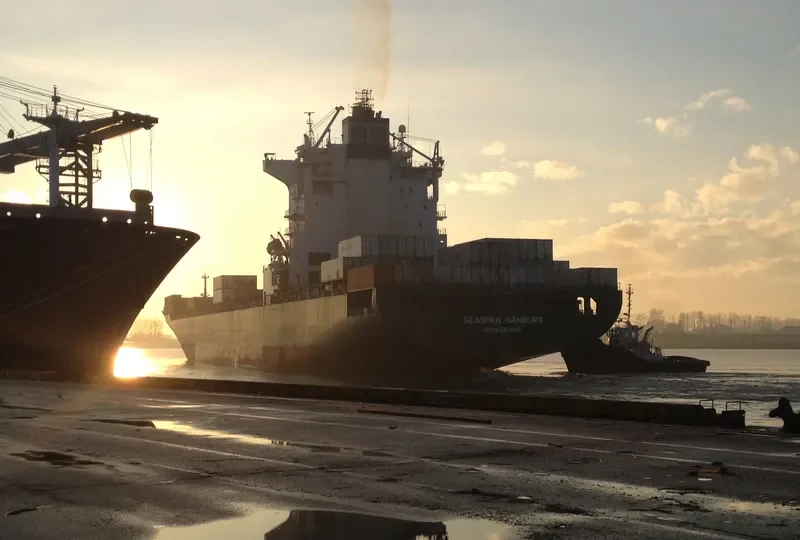 SEASPAN HAMBURG Container Ship IMO 9224300 photo 5