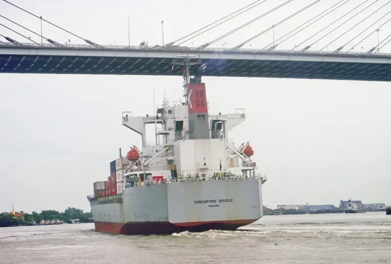 SINGAPORE BRIDGE Container Ship IMO 9224348 photo 2