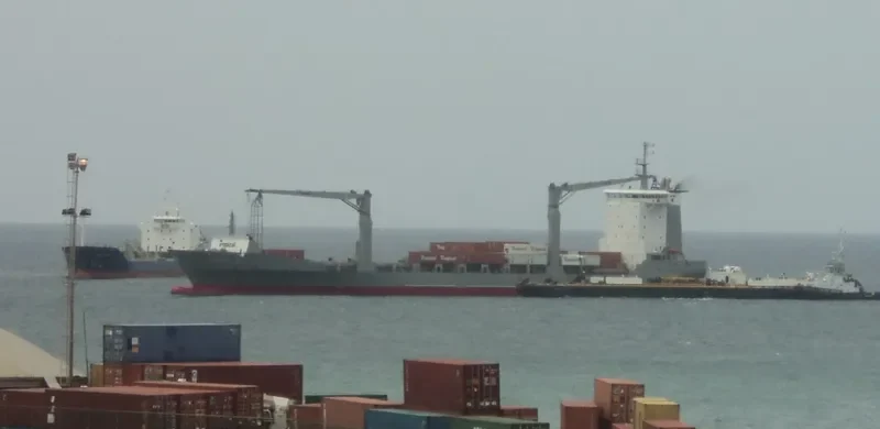 TROPIC UNITY Container Ship IMO 9225275 photo 9
