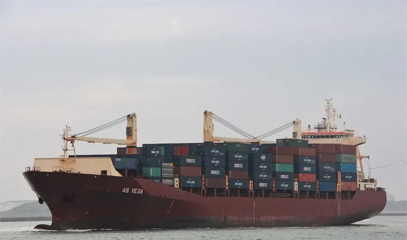 AS VEGA Container Ship IMO 9225433 photo 2