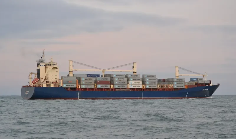 AS VEGA Container Ship IMO 9225433 photo 8