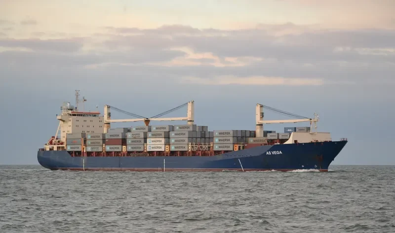 AS VEGA Container Ship IMO 9225433 photo 9