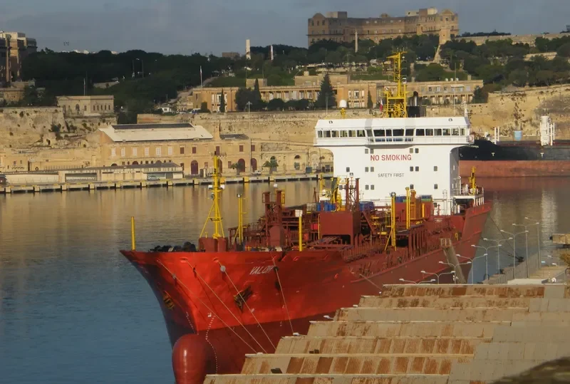VALOR Tanker IMO 9226009 photo 9