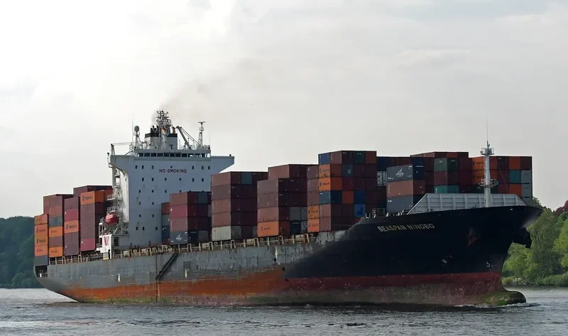 SEASPAN NINGBO Container Ship IMO 9227015 photo 4