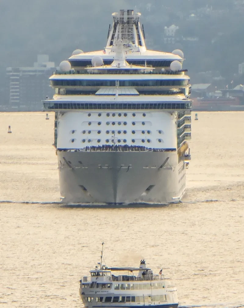NAVIGATOR OF THE SEAS Passenger Ship IMO 9227508 photo 2