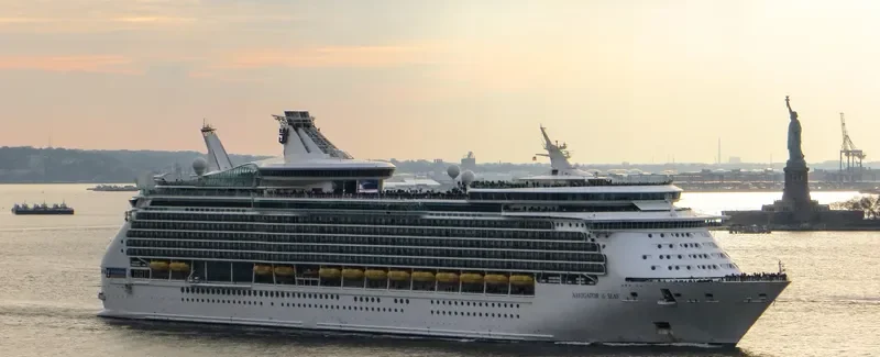 NAVIGATOR OF THE SEAS Passenger Ship IMO 9227508 photo 4