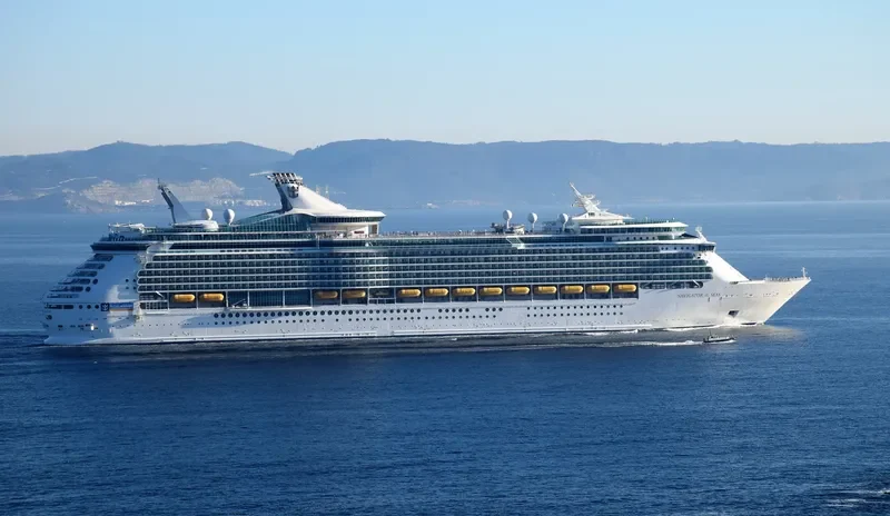 NAVIGATOR OF THE SEAS Passenger Ship IMO 9227508 photo 5