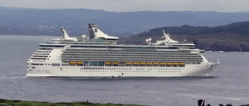 NAVIGATOR OF THE SEAS Passenger Ship IMO 9227508 photo 9