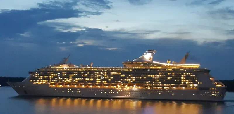 MARINER OF THE SEAS Passenger Ship IMO 9227510 photo 2