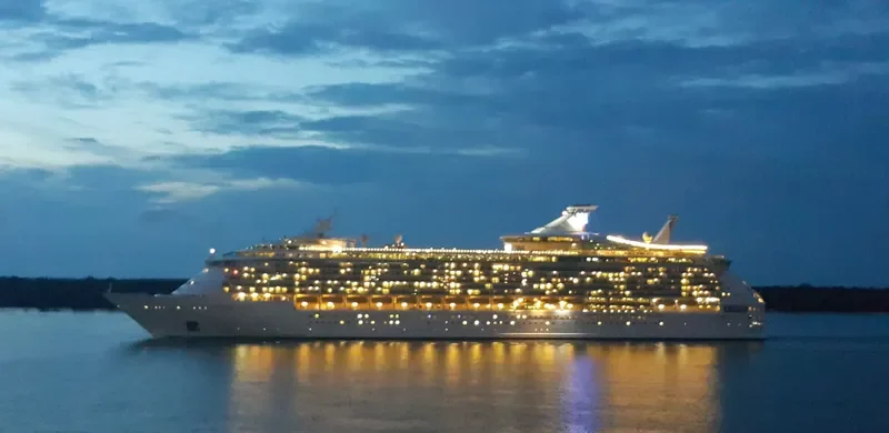 MARINER OF THE SEAS Passenger Ship IMO 9227510 photo 3