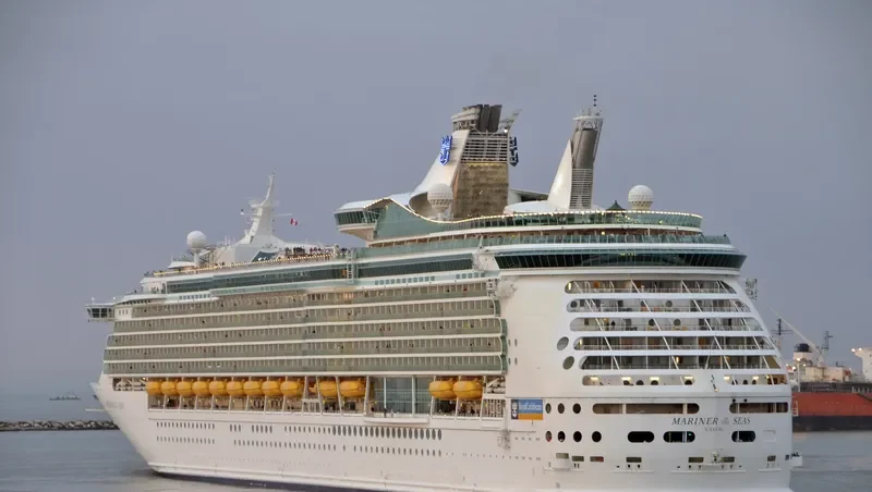 MARINER OF THE SEAS Passenger Ship IMO 9227510 photo 6