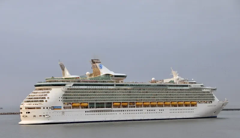 MARINER OF THE SEAS Passenger Ship IMO 9227510 photo 7