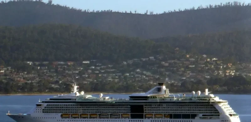 DIAMOND PRINCESS Passenger Ship IMO 9228198 photo 2
