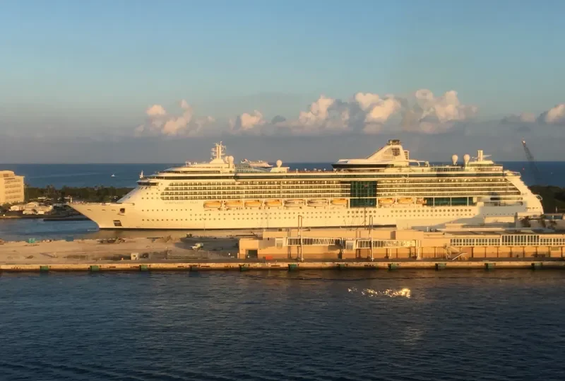 SERENADE OF THE SEAS Passenger Ship IMO 9228344 photo 3