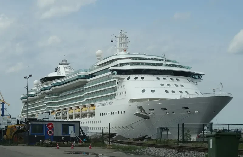 SERENADE OF THE SEAS Passenger Ship IMO 9228344 photo 4