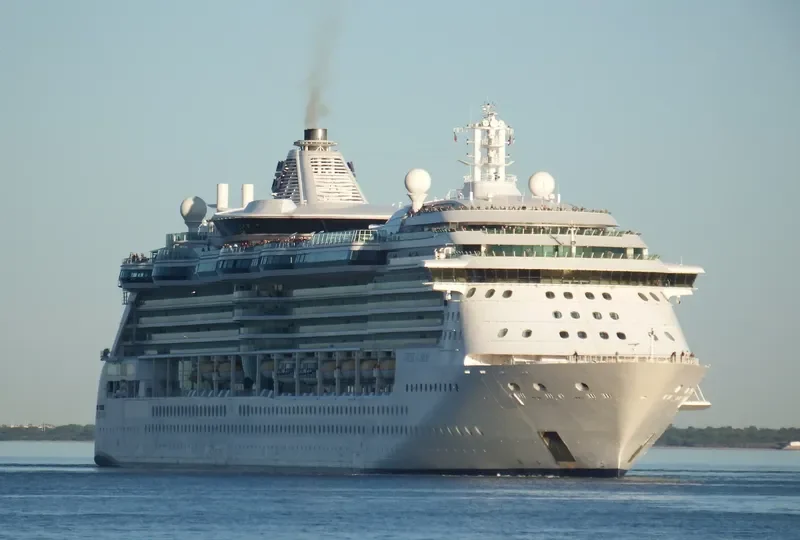 JEWEL OF THE SEAS Passenger Ship IMO 9228356 photo 2