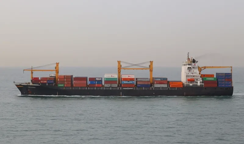 COMMODORE Container Ship IMO 9228552 photo 5