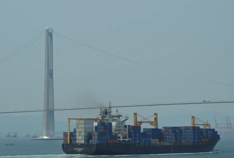 COMMODORE Container Ship IMO 9228552 photo 6
