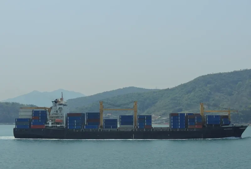 COMMODORE Container Ship IMO 9228552 photo 7