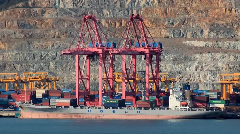 QIYUNHE Container Ship IMO 9228760 photo 9