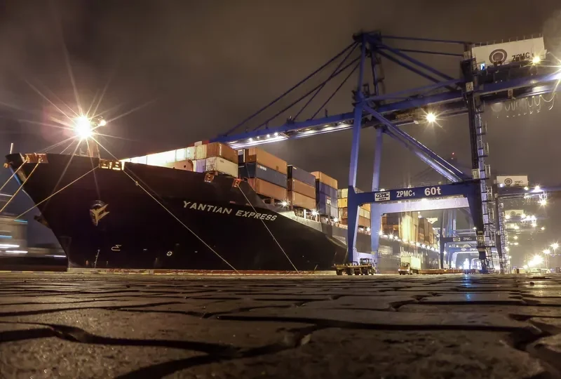 YANTIAN EXPRESS Container Ship IMO 9229831 photo 2