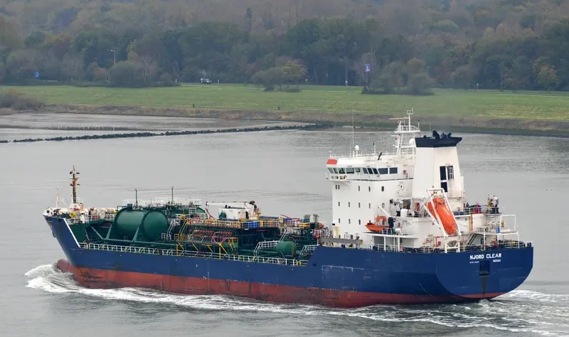 T RISHA Tanker IMO 9230012 photo 4