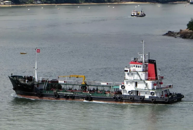 LEE BO Tanker IMO 9230397 photo 7