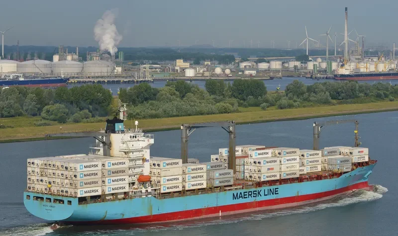 MAERSK NEWBURY Container Ship IMO 9231470 photo 2