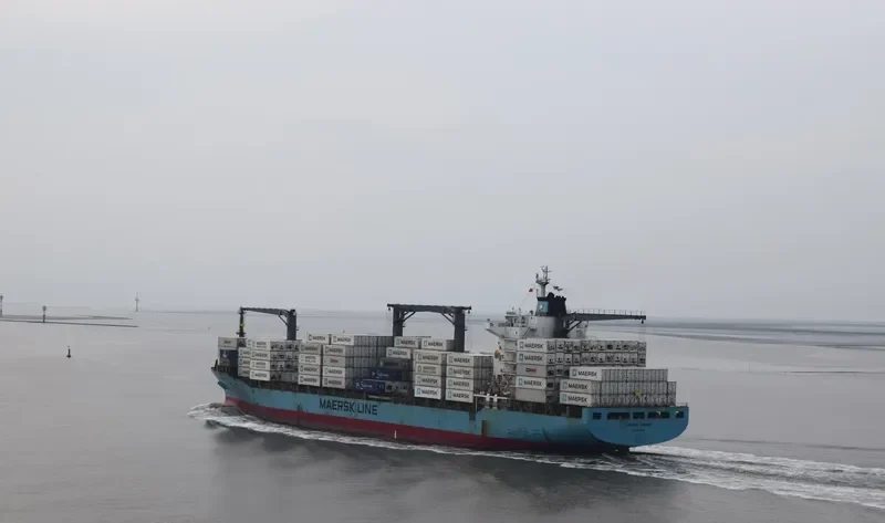MAERSK NEWBURY Container Ship IMO 9231470 photo 7