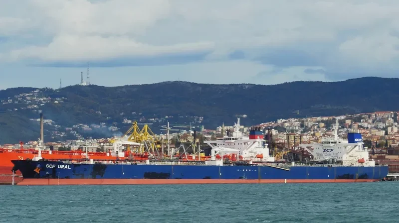 SCF URAL Tanker IMO 9231509 photo 9