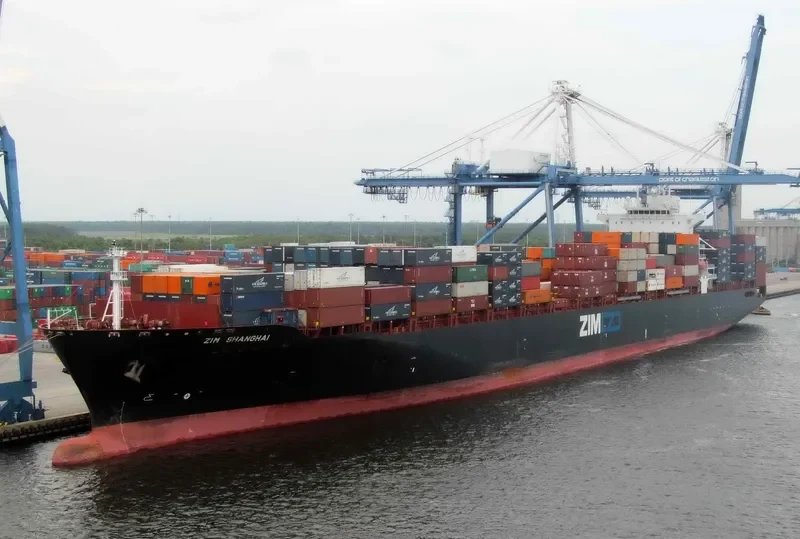 ZIM SHANGHAI Container Ship IMO 9231822 photo 2