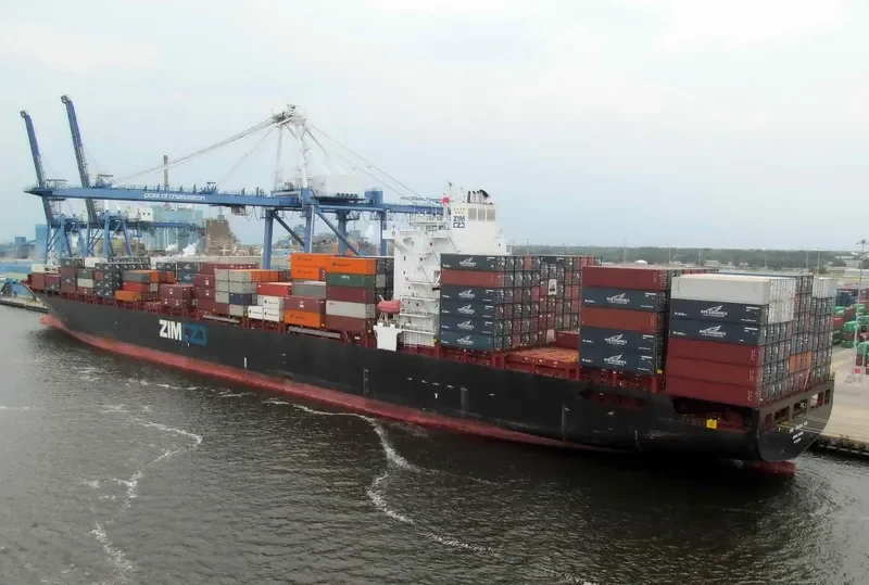 ZIM SHANGHAI Container Ship IMO 9231822 photo 4