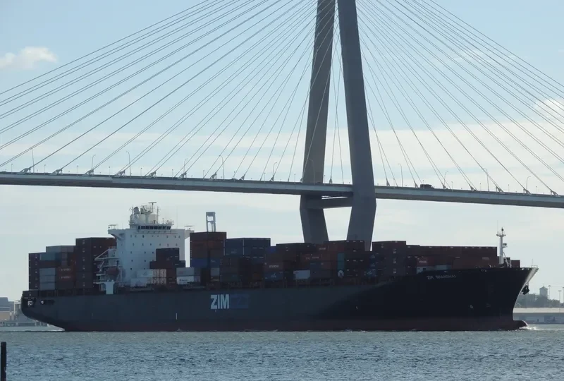 ZIM SHANGHAI Container Ship IMO 9231822 photo 7