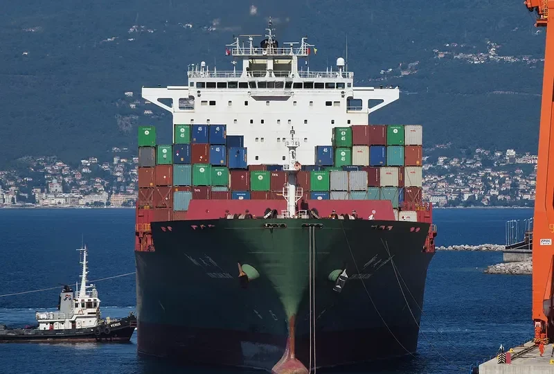 XIN TIAN JIN Container Ship IMO 9234343 photo 4