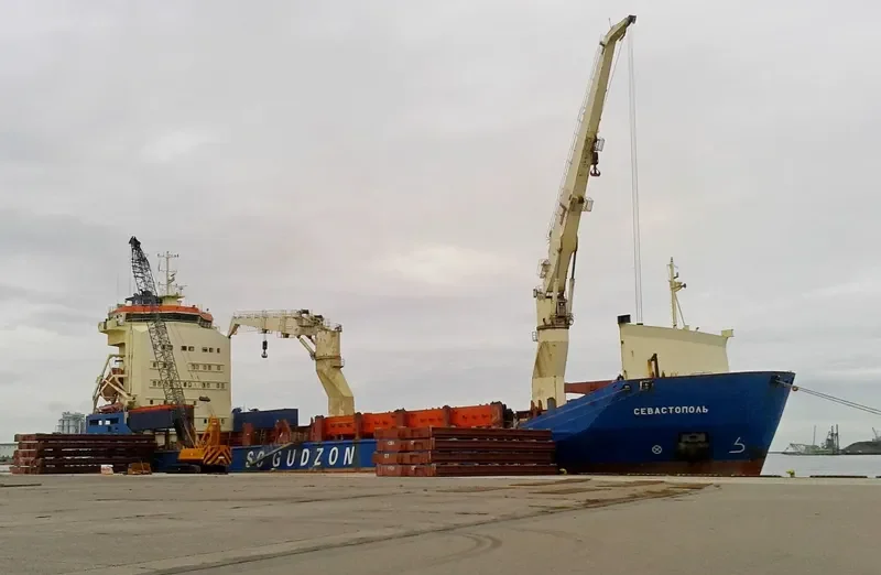 SEVASTOPOL Container Ship IMO 9235127 photo 2