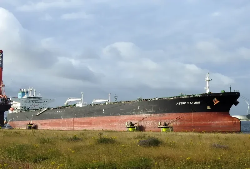 ASTRO SATURN Tanker IMO 9235725 photo 2