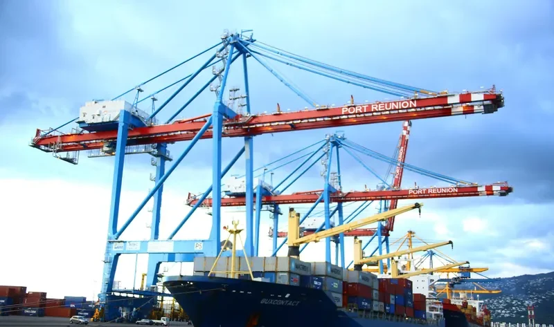BUXCONTACT Container Ship IMO 9235828 photo 9