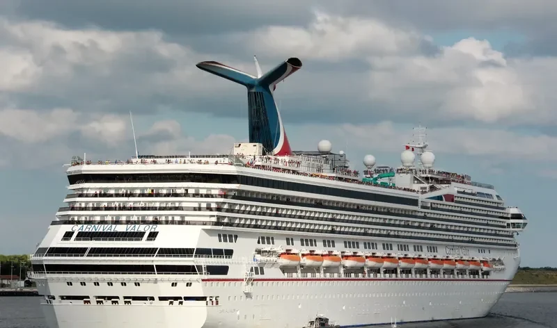 CARNIVAL VALOR Passenger Ship IMO 9236389 photo 3