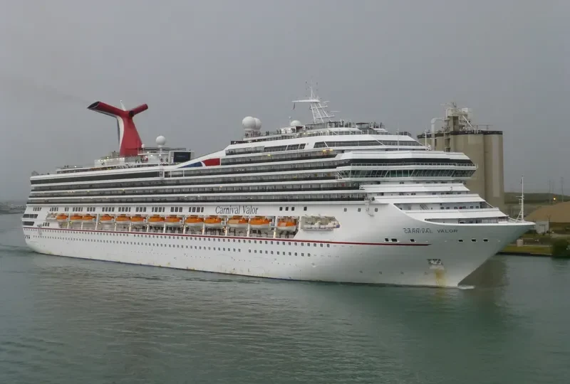 CARNIVAL VALOR Passenger Ship IMO 9236389 photo 6