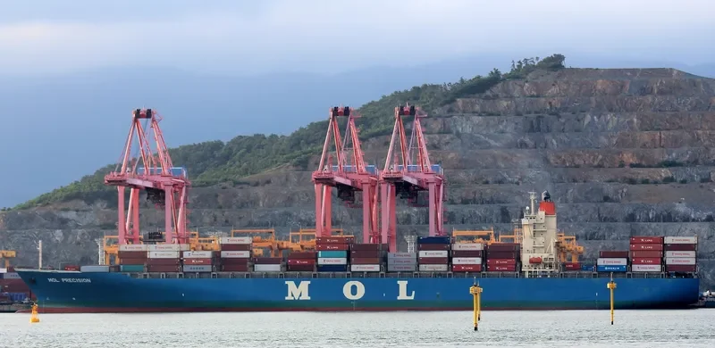 MOL PRECISION Container Ship IMO 9236470