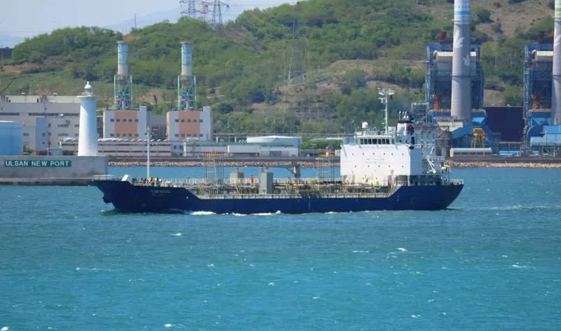 DL JADE Tanker IMO 9236913 photo 2