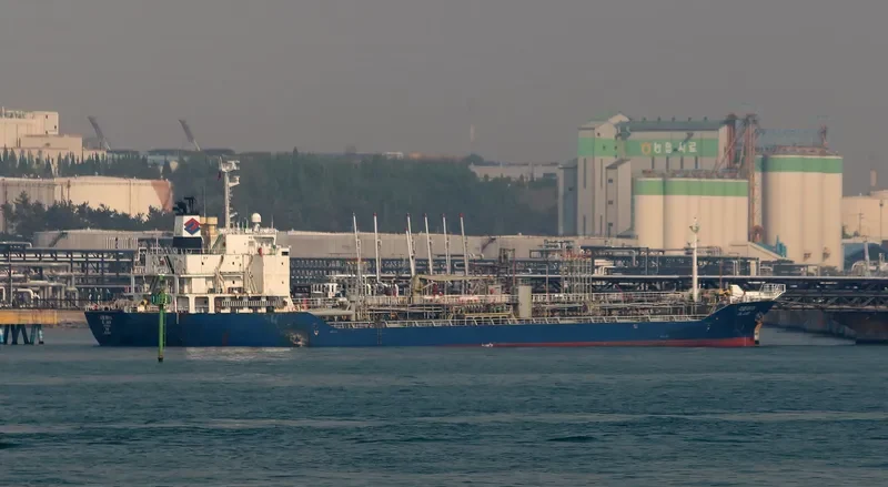 DL JADE Tanker IMO 9236913 photo 4