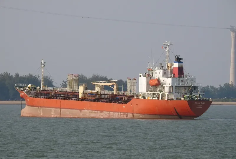 LONG PHU 16 Tanker IMO 9236925 photo 3