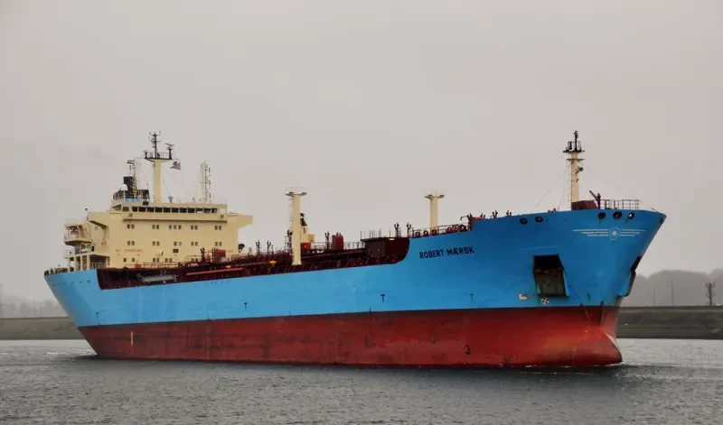 ROBERT MAERSK Tanker IMO 9237008 photo 10