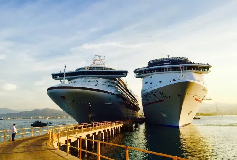 CARNIVAL MIRACLE Passenger Ship IMO 9237357