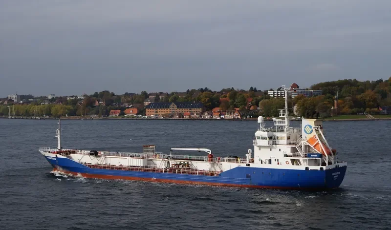 ZALIV VOSTOK Tanker IMO 9237711 photo 6