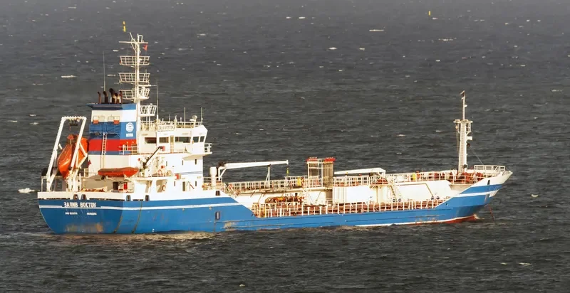 ZALIV VOSTOK Tanker IMO 9237711 photo 7