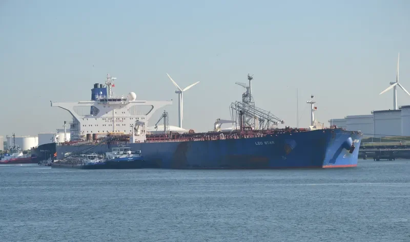 TINAT Tanker IMO 9237761 photo 2